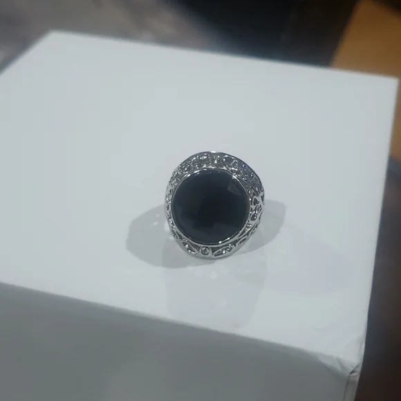 Ring size 6.5 Black - Picture 6 of 9